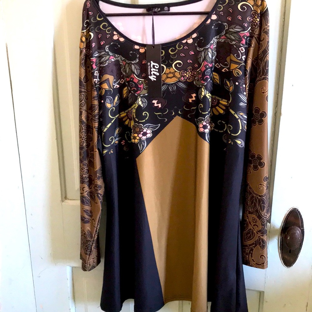 NWT Lily brand 2X tunic blouse. Olive green black blocking. Stretch material.